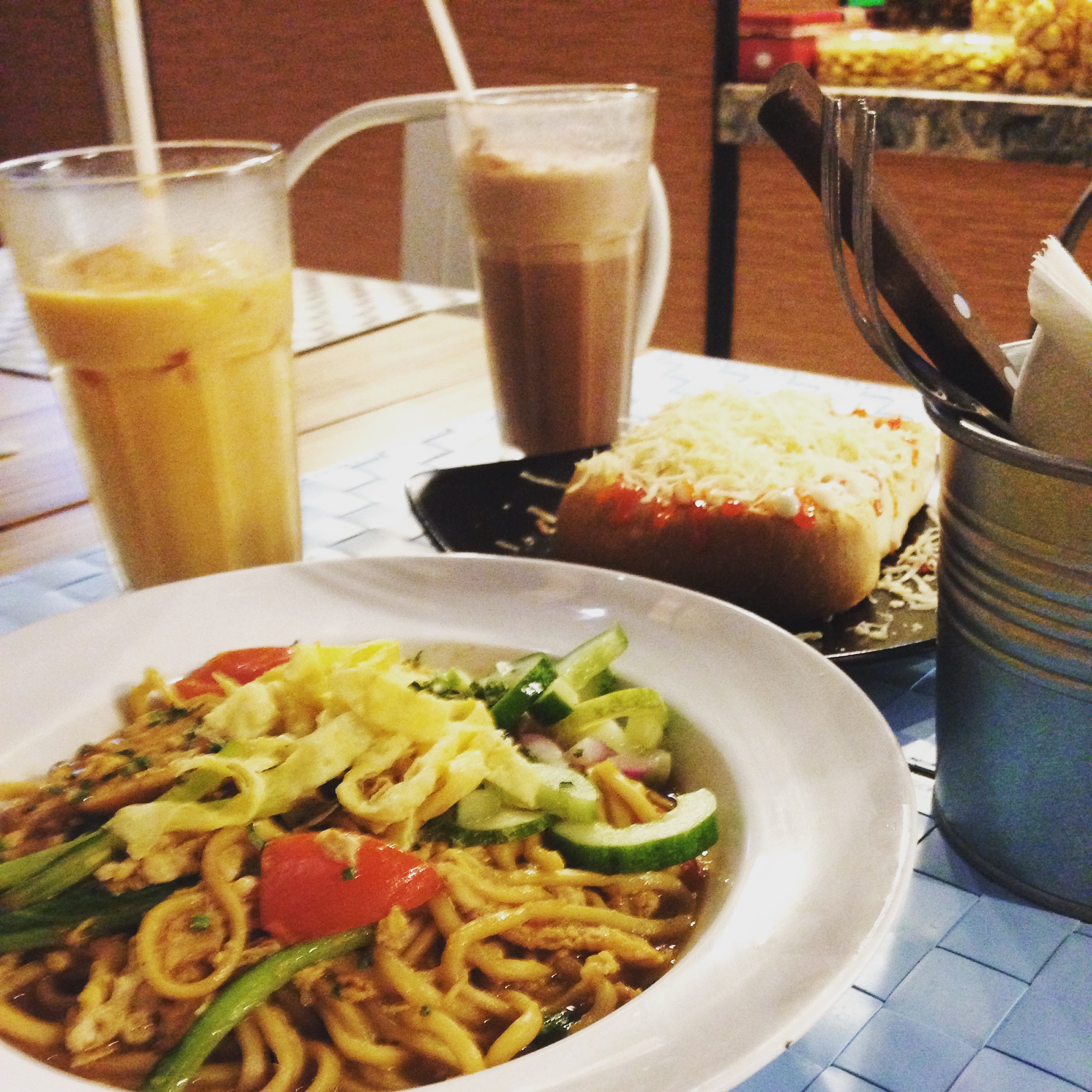 Mie Thek Thek dan Smoked Beef & Cheese Butter Toast