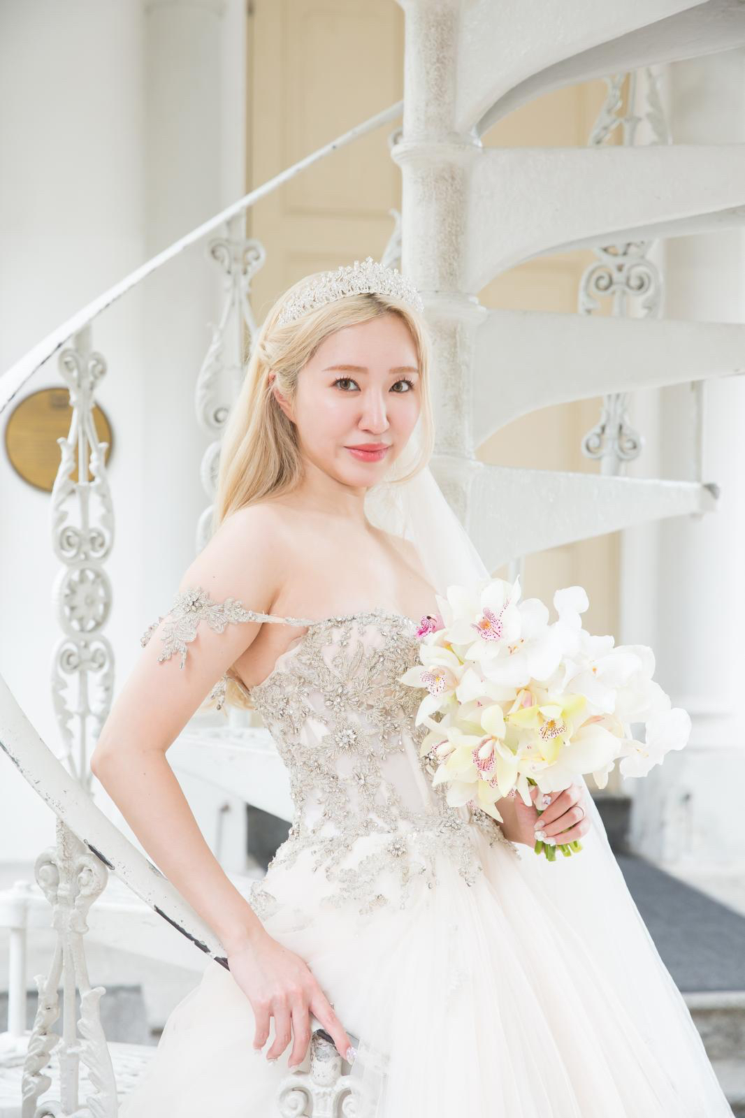 ブライダルヘアメイク｜歴史的建築CHIJMES Hallで叶えるナチュラル花嫁メイク