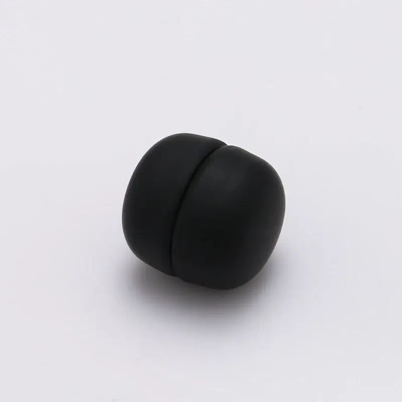 Black magnetic scarf pin for hijab, durable and gentle fastening accessory