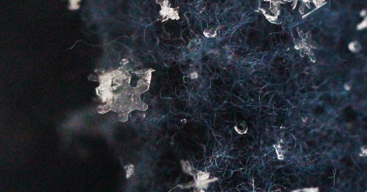 Snowflakes 1 Cedar Writes - High Resolution Dark Backgrounds for Desktop