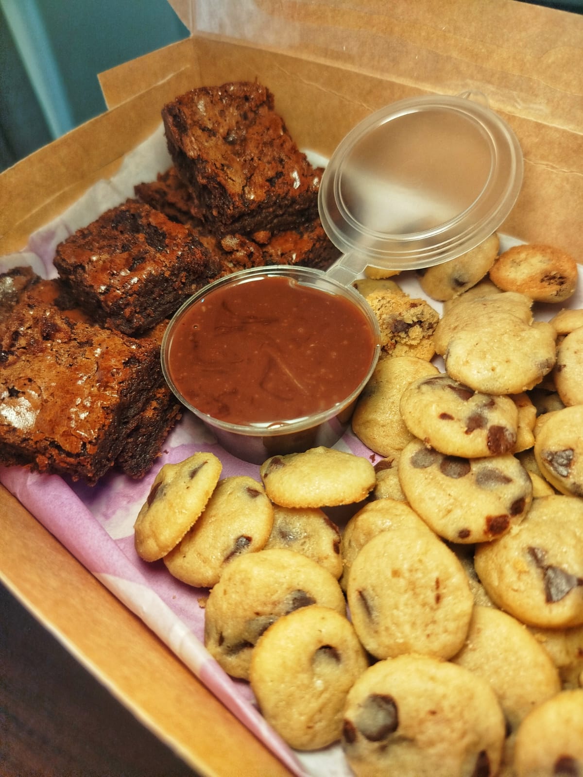 Mini Brownie & Mini Cookies Dip Box