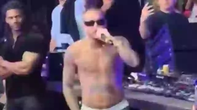 ‘Fake’ Justin Bieber performs on stage and racks up $10k bar tab after convincing Vegas nightclub
