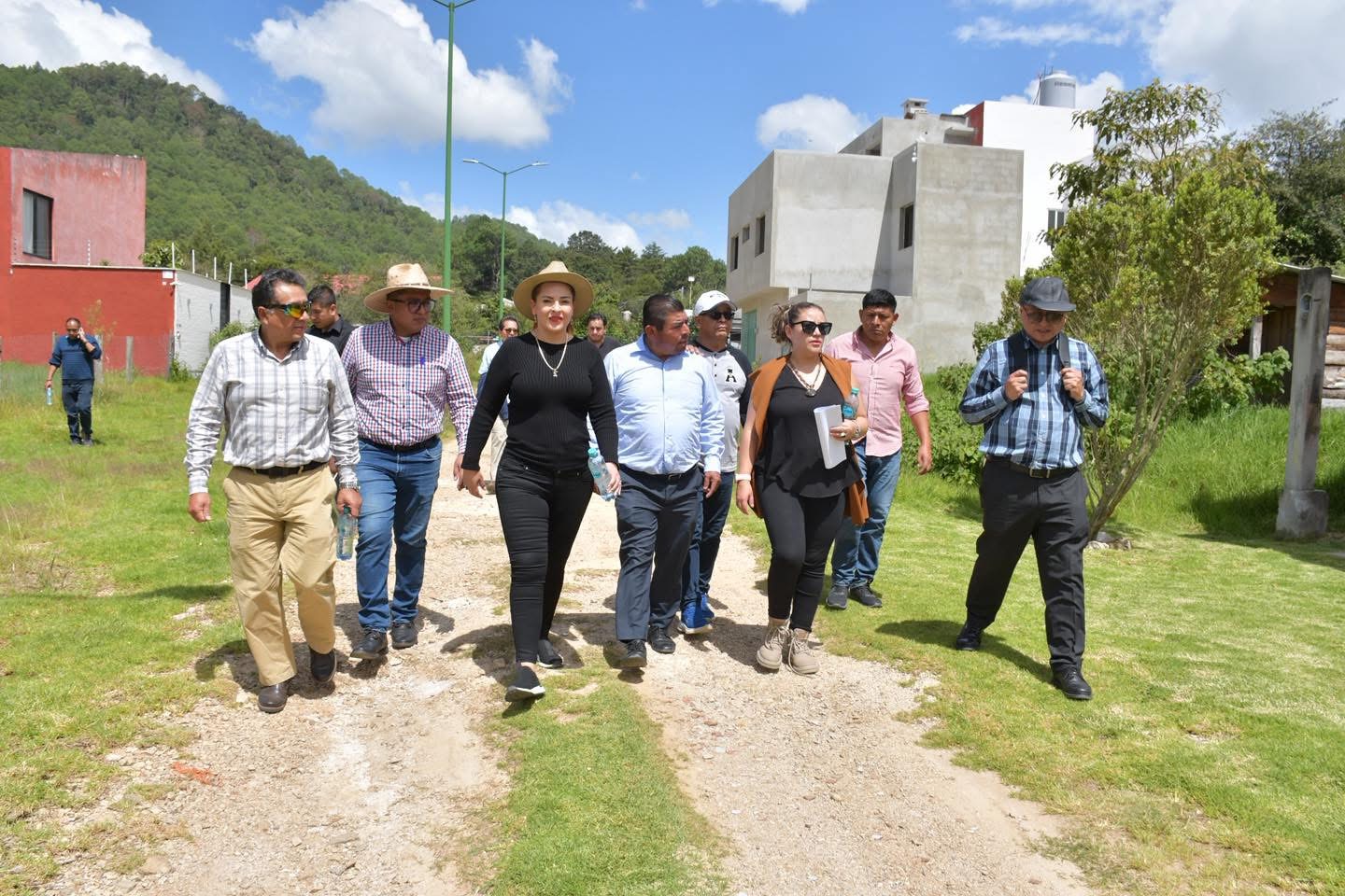 Recorre presidenta municipal Fabiola Ricci colonias del sur oriente de San Cristóbal