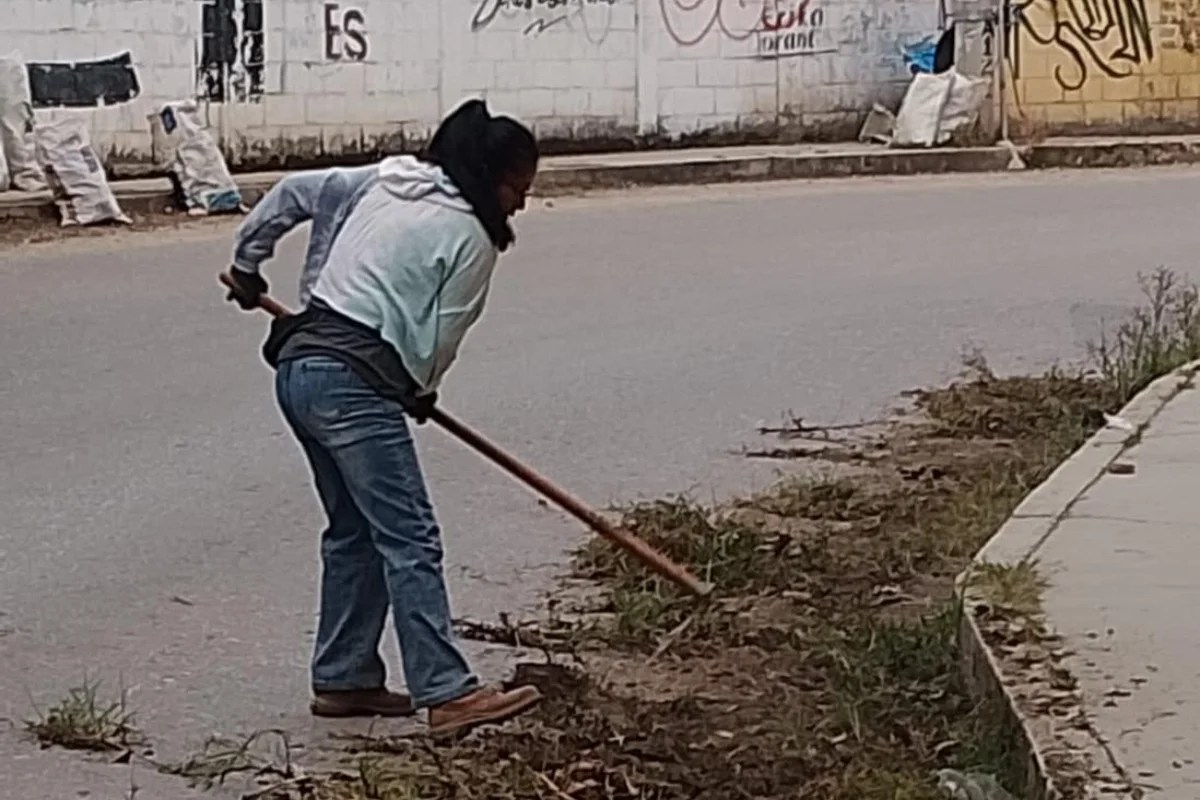 Refuerzan limpieza y desazolve en colonia La Isla ante temporada de lluvias