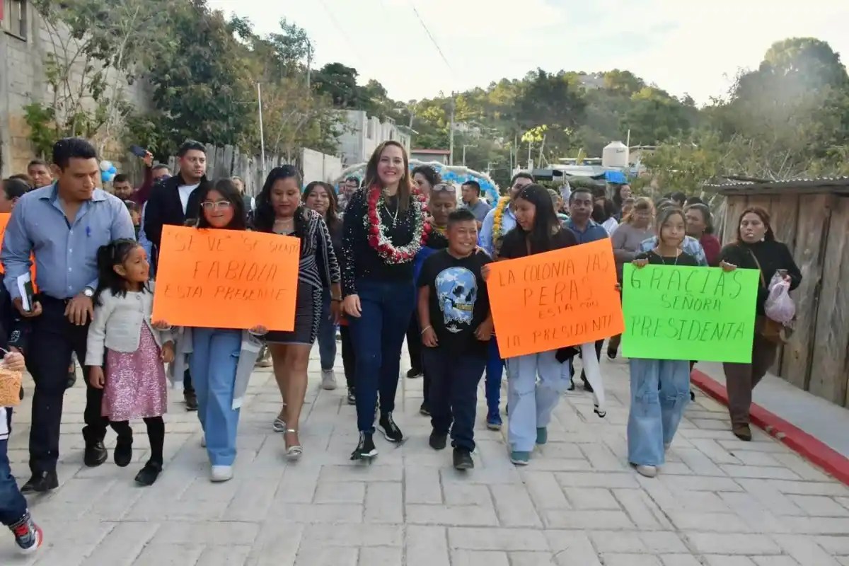 Inaugura Fabiola Ricci calle El Arenal en la colonia Las Peras