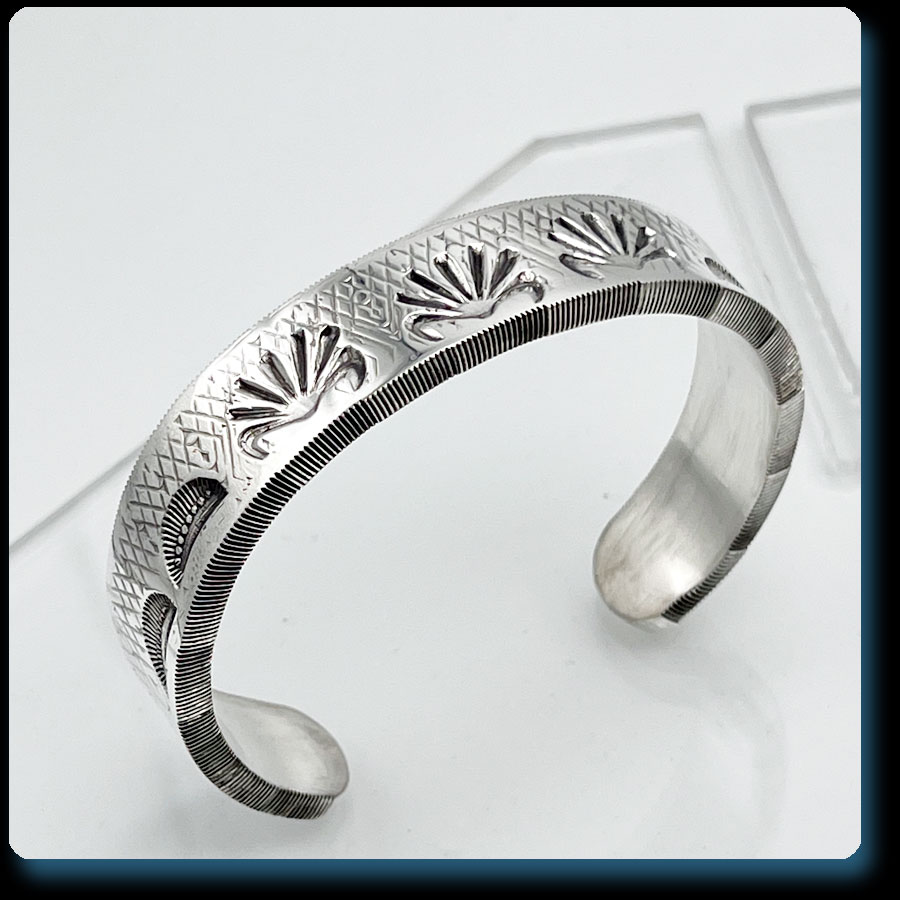 Three shells bracelet