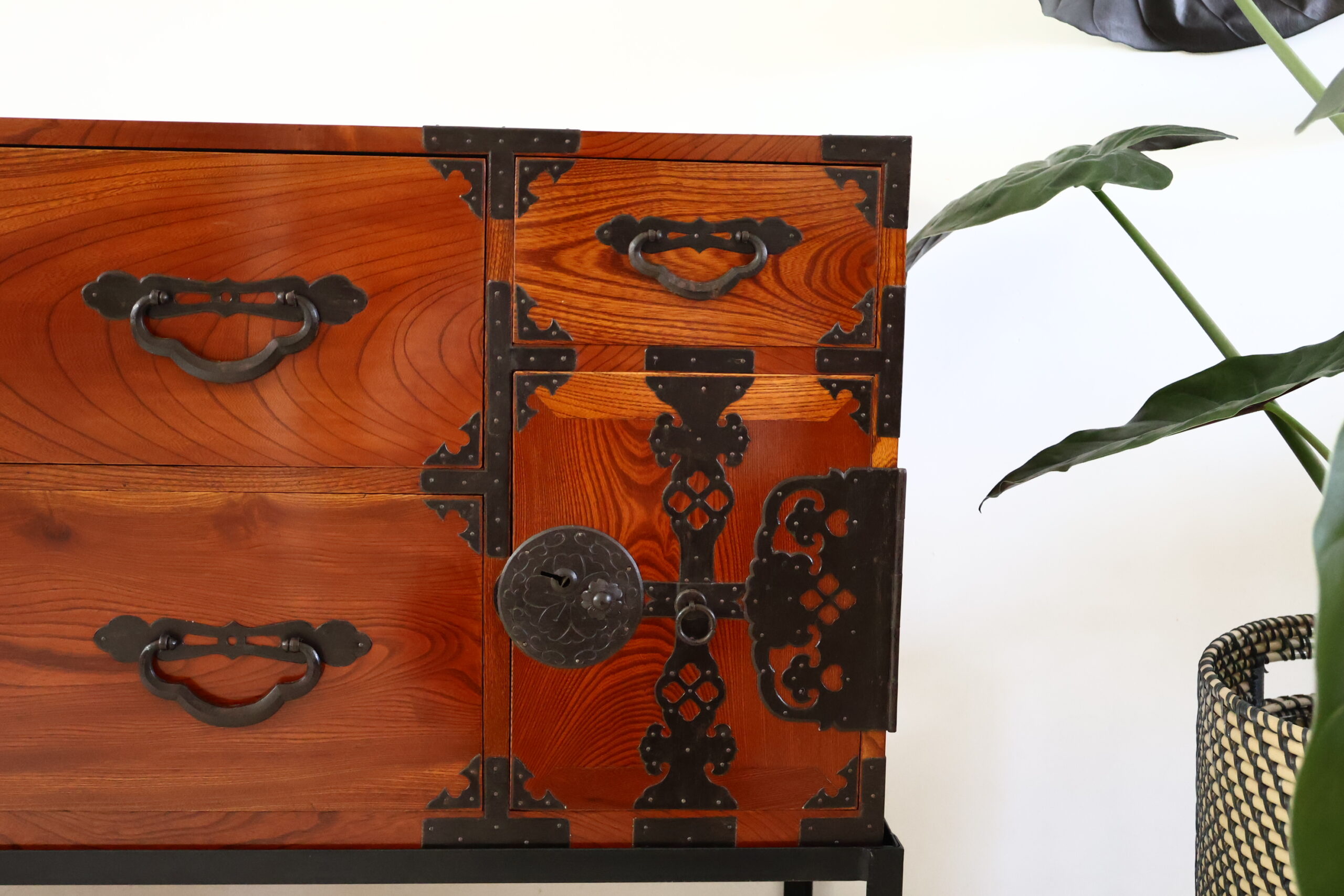'Yonezawa (米沢) Isho Tansu (衣装箪笥)' - Japanese Antique Chest