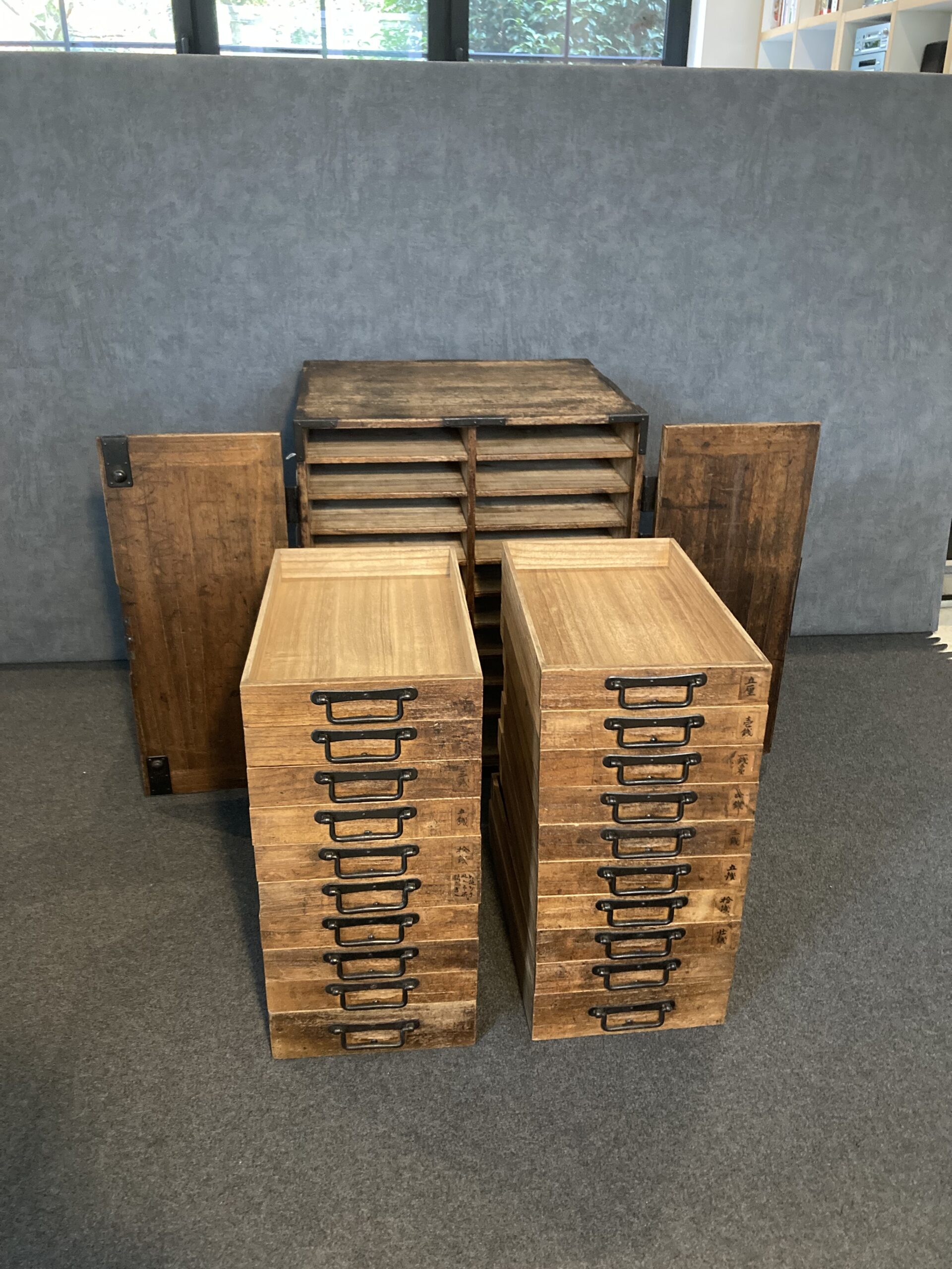 20 Trays 'Choba Tansu (帳場箪笥)' - Antique Japanese Cabinet