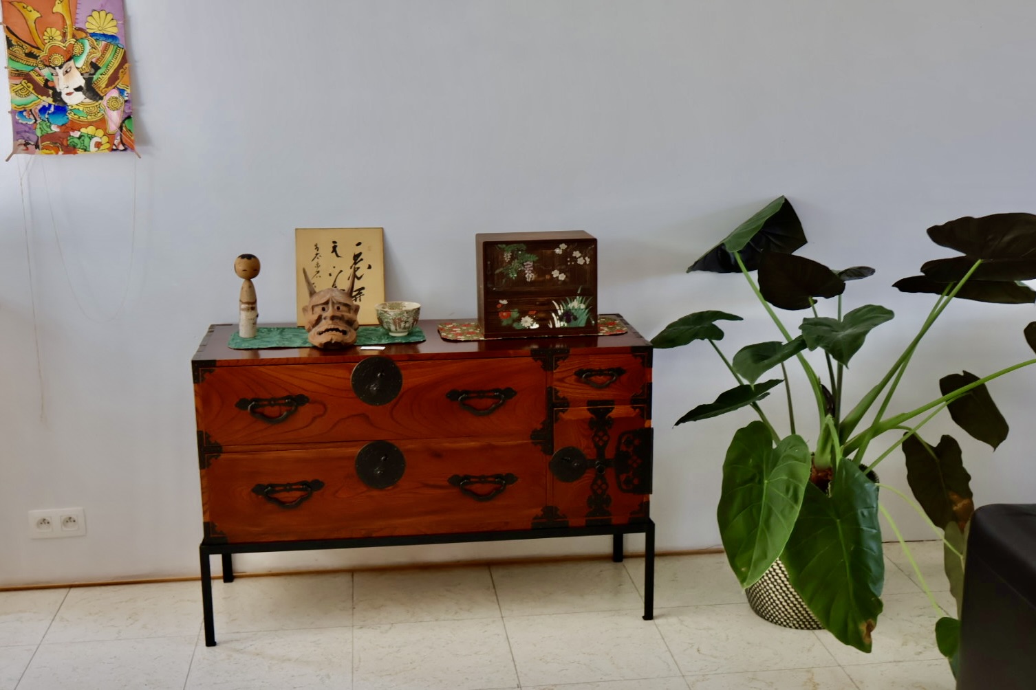 'Yonezawa (米沢) Isho Tansu (衣装箪笥)' - Japanese Antique Chest