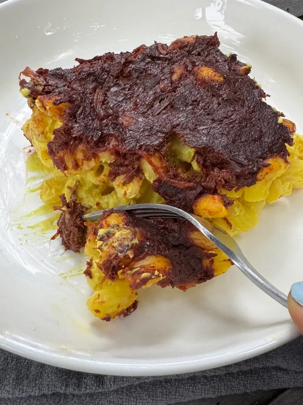 delicious looking mac and cheese topped with pulled BBQ jackfruit. Wowsa