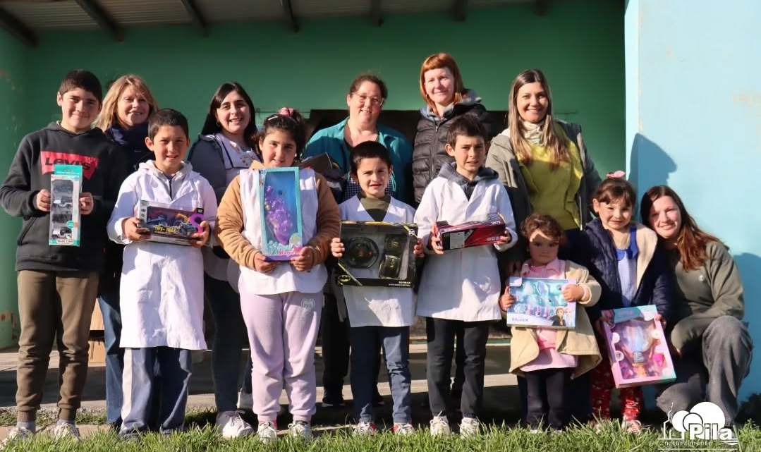 Educación y comunidadEntrega de juguetes en escuelas rurales del distrito Educación y comunidadEntrega de juguetes en escuelas rurales del distrito