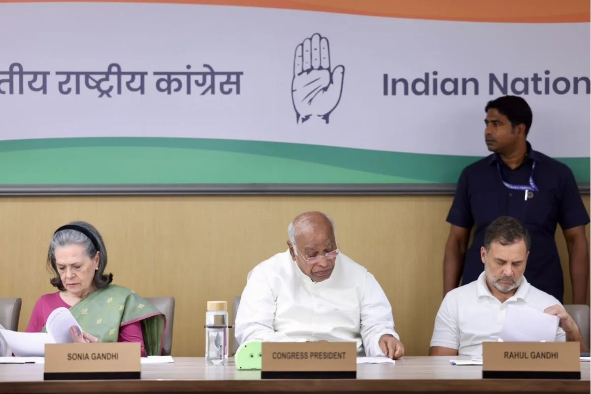 कांग्रेस कार्यसमिति की बैठक में वंदेमातरम से लेकर चंदा चोरी तक कई बड़े फैसले
