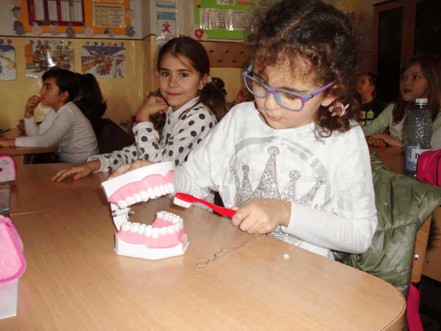 Programul Scolar Colgate Tecuci (12)