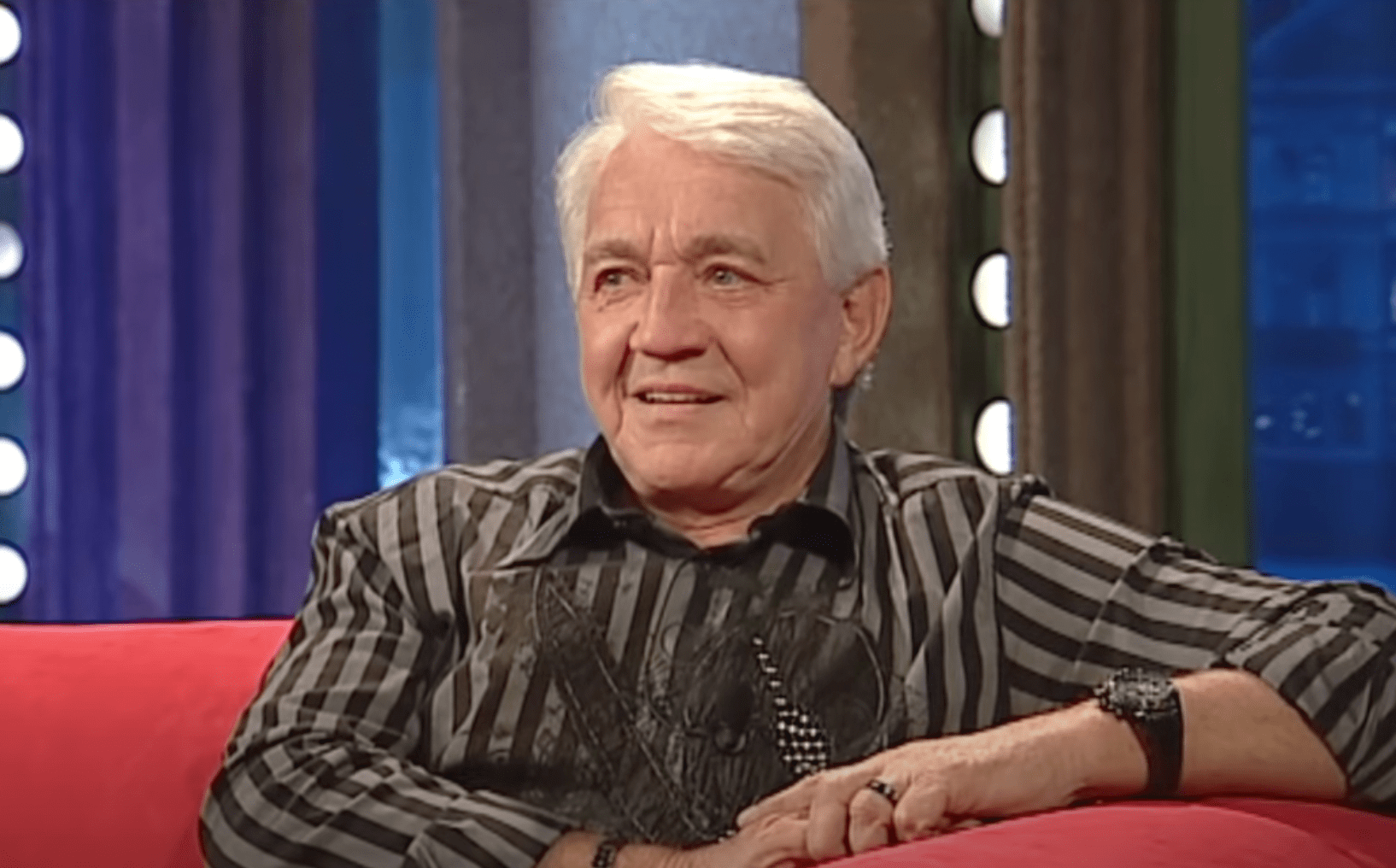 Oba tvrdí, že tvoří pár pouze pracovně, ale ostatní je podezírají, že je mezi nimi něco víc. Je Na Bodnuti Alergicka Jiri Krampol Promluvil O Pricine Odchodu Do Nebe Sylvy Zackove Zivot