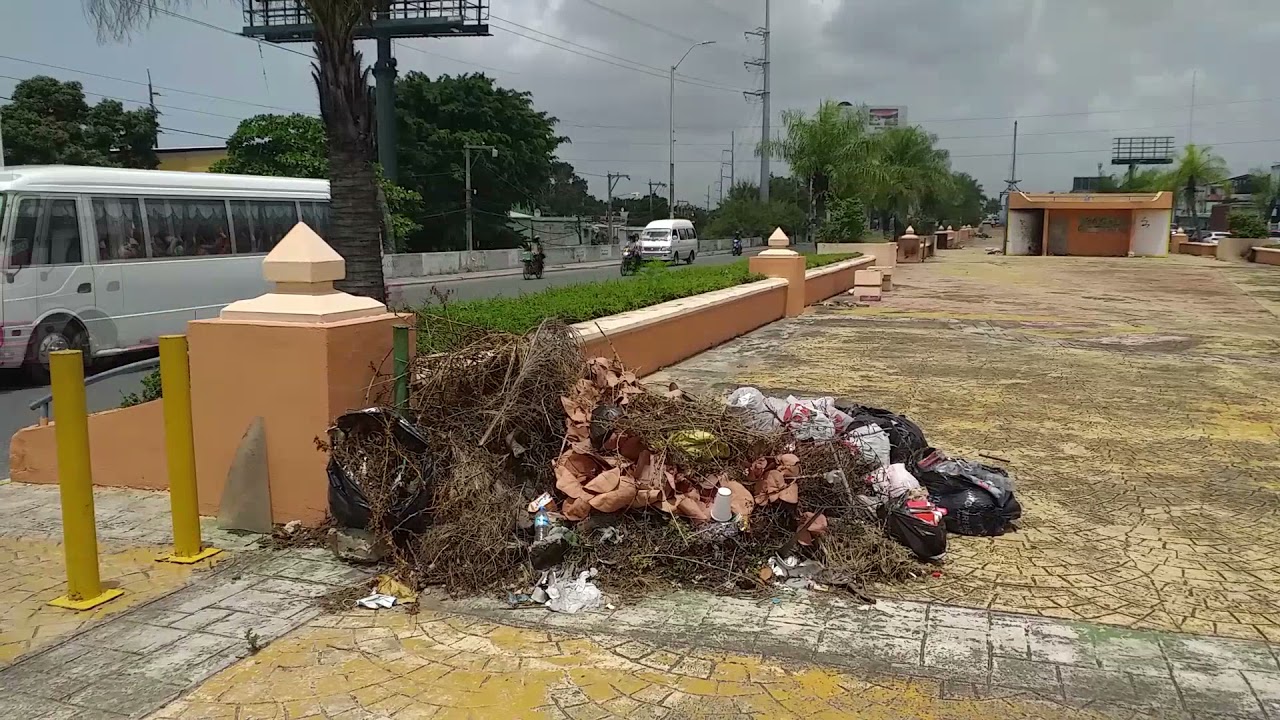 Boulevar las Américas lleno de basura, heces fecales y nido de antisociales