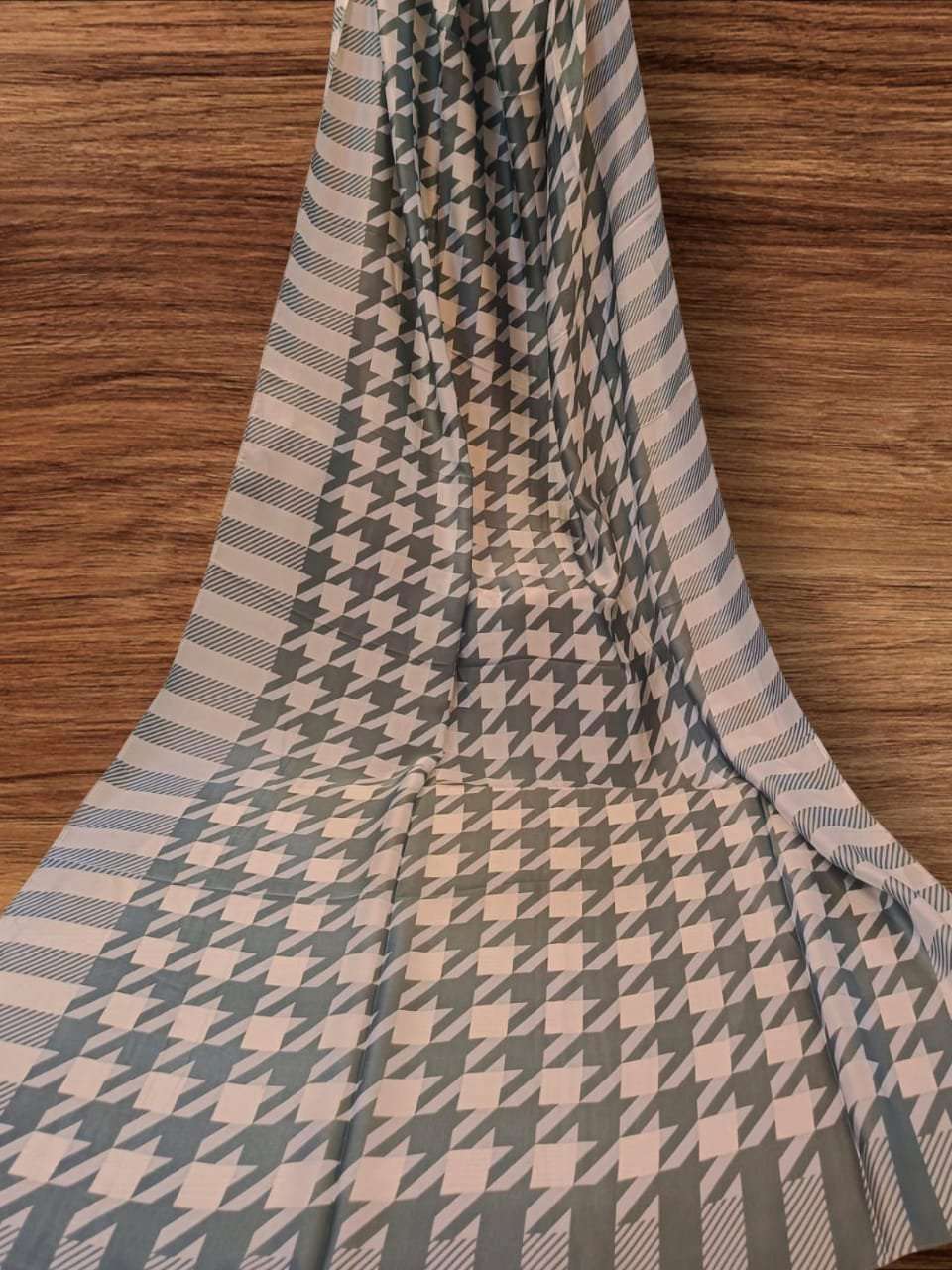 silk print scarf/stoll 16