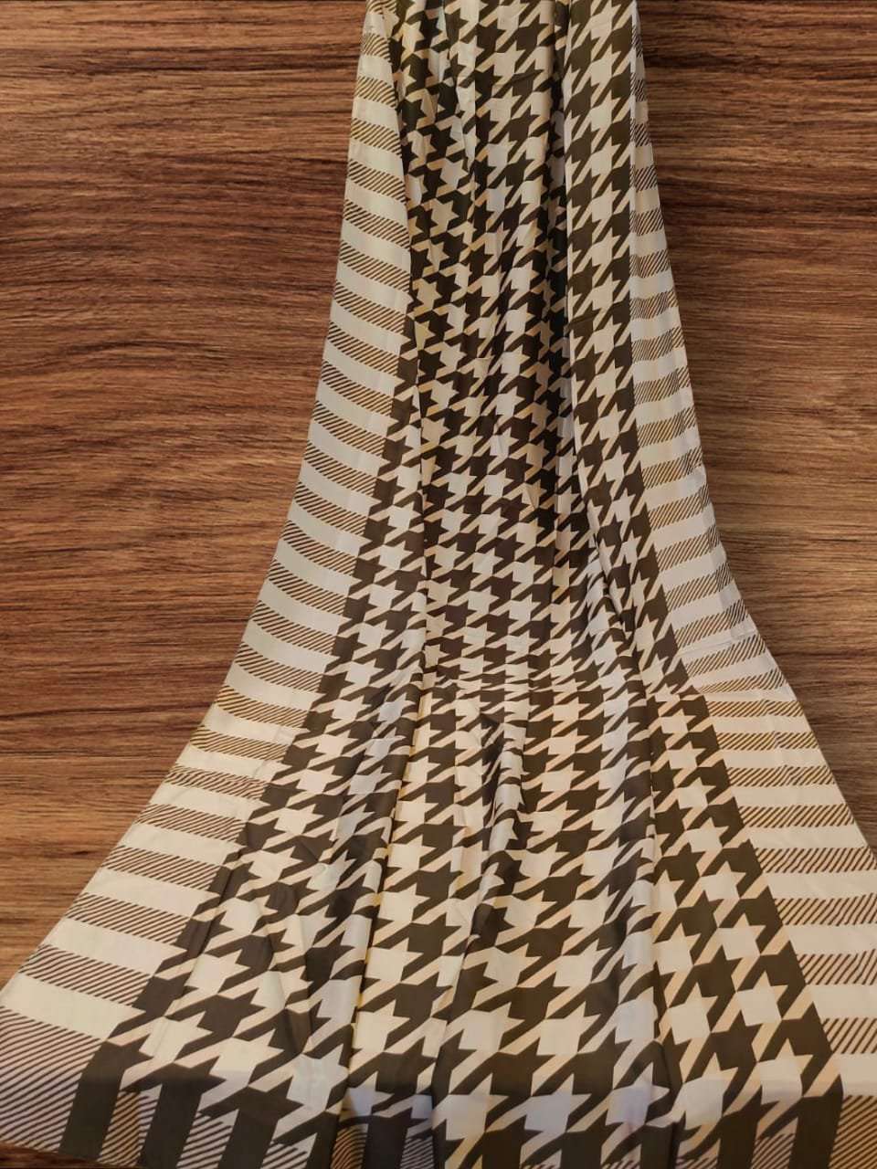 silk print scarf/stoll 11