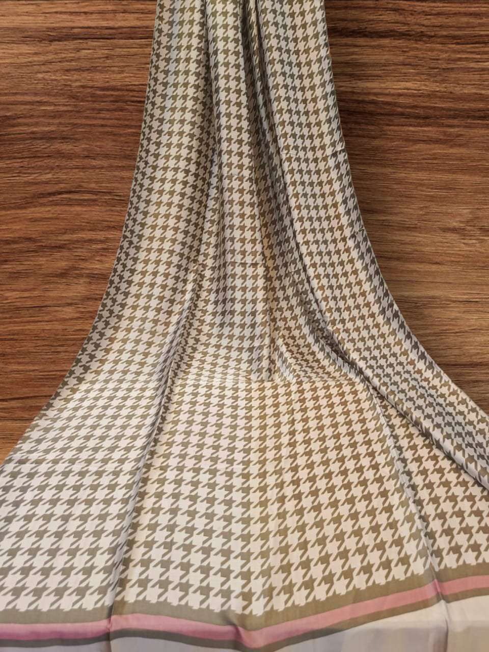 silk print scarf/stoll 05