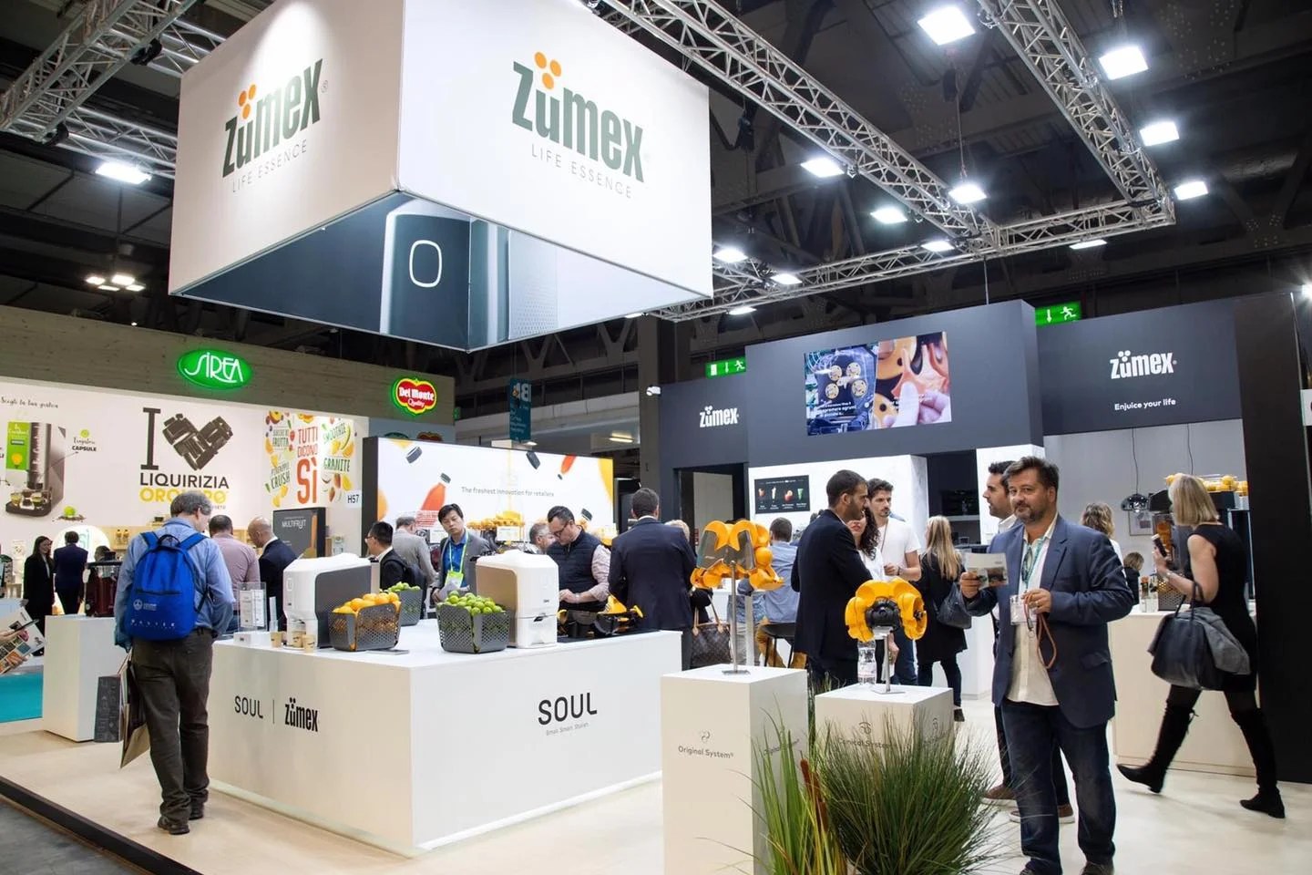Máy Vắt Cam Tự Động Zumex Có Thực Sự Hiệu Quả Cho Nhà Hàng?