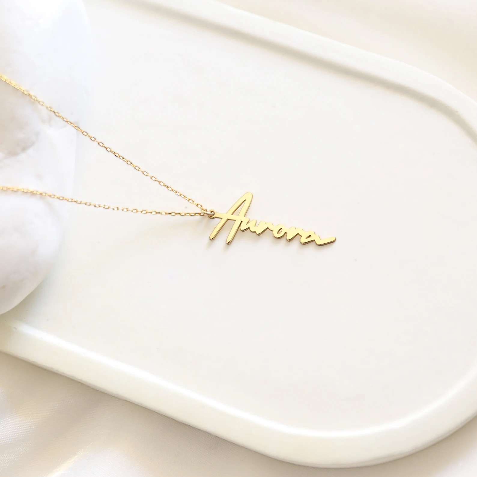 Code Promo Amour Et Bijoux Jessica Thivenin Collier prénom vertical à chaine fine - ZYMALA